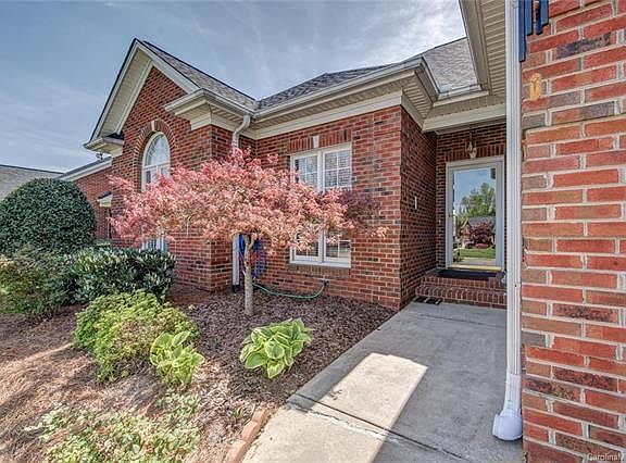 3rd image of 2022 Pinefield Ct