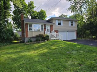 4 Hayfield Ct, Commack, NY 11725