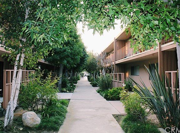 4th image of Normandie Ave