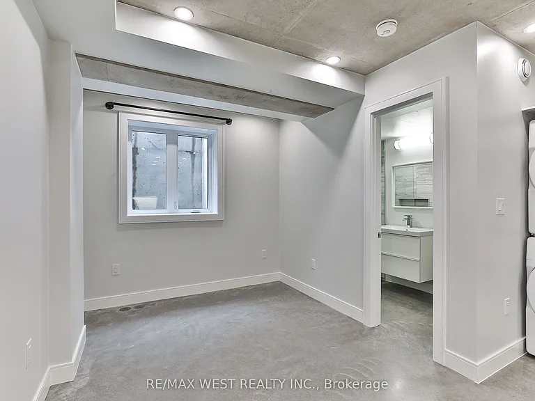 1745 Keele St #4 — Photo 15