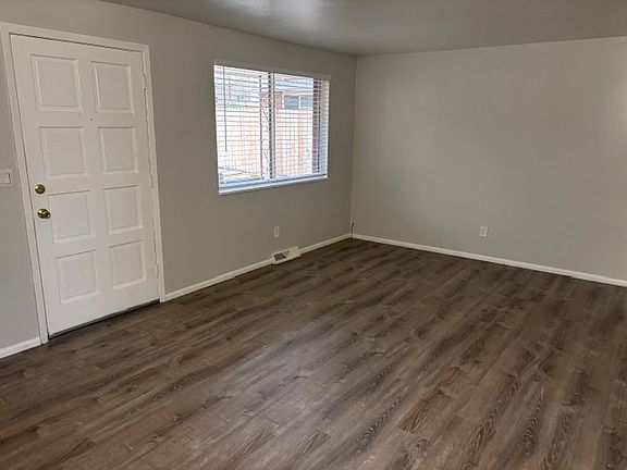 Entry / living room