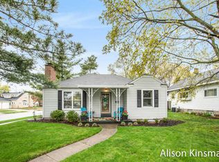 1001 Oaklawn St NE, Grand Rapids, MI 49505