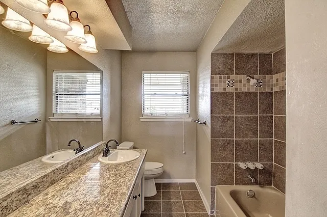 928 SW 11th St — Photo 12