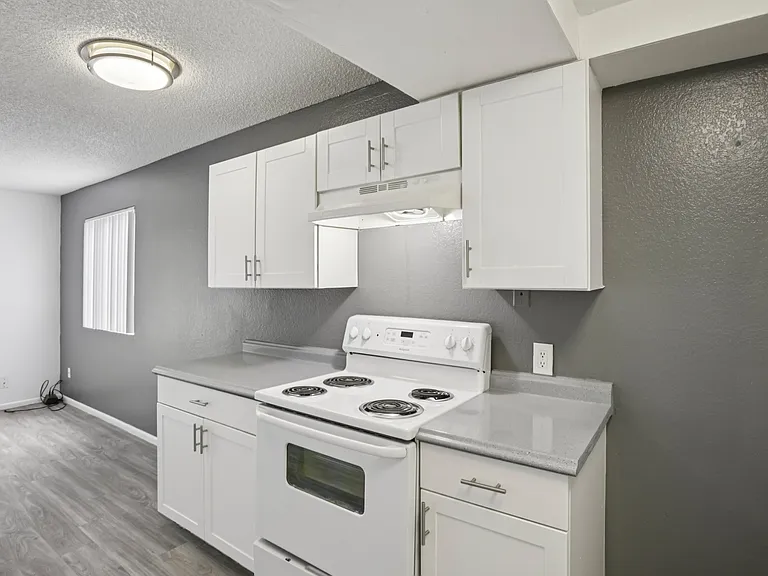 Lemon Grove Apartments — Photo 18