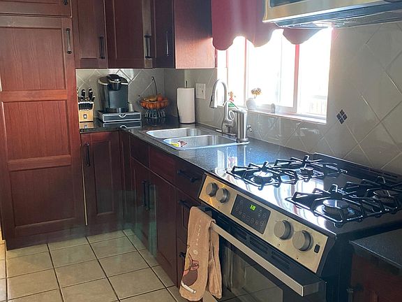 5th image of 2807 W Irvington Pl