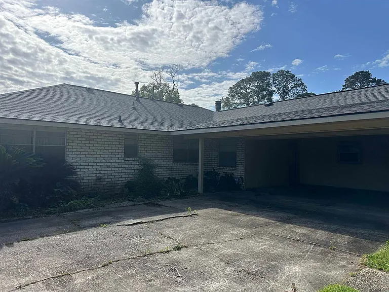 2208 Sprucewood Dr — Photo 12