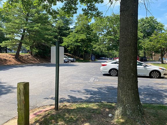 5th image of 18 Silverwood Cir APT 4