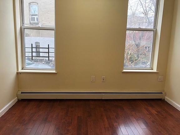 4th image of 692 Summit Ave APT 1R