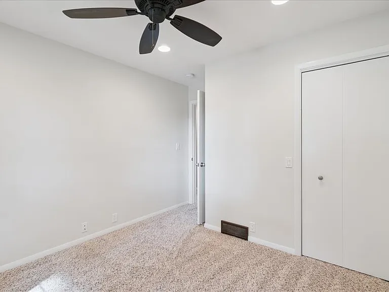 1429 Columbus Dr — Photo 16