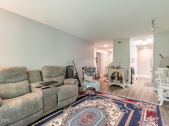 2nd image of 1401 S Palmetto Ave APT 300