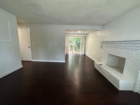 4th image of 212-214 SE Kane Dr #212