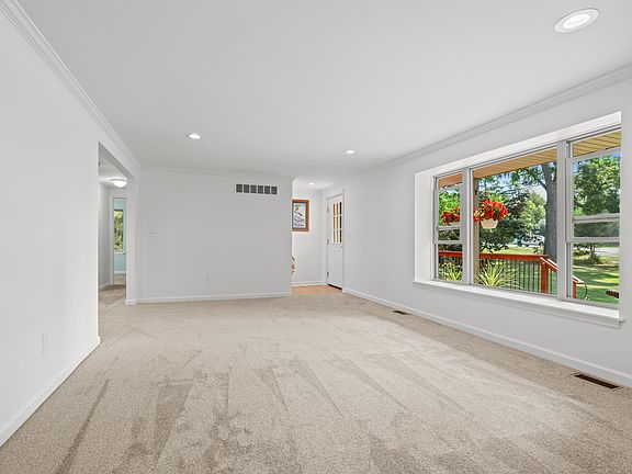 3rd image of 9996 Highland Rd