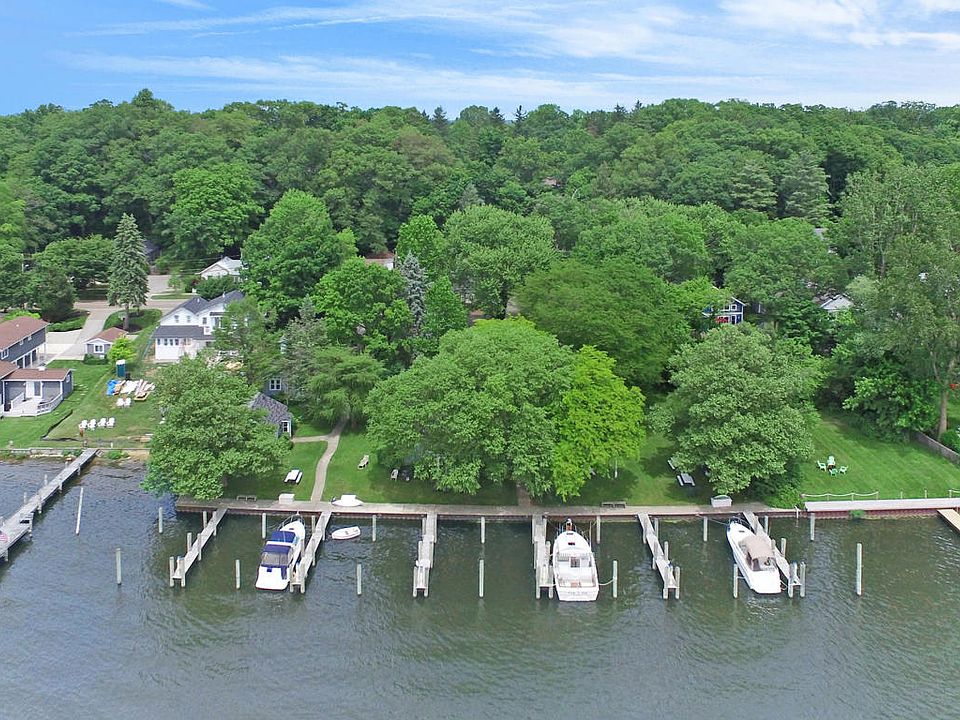 625 Lake St, Saugatuck, MI 49453 Zillow