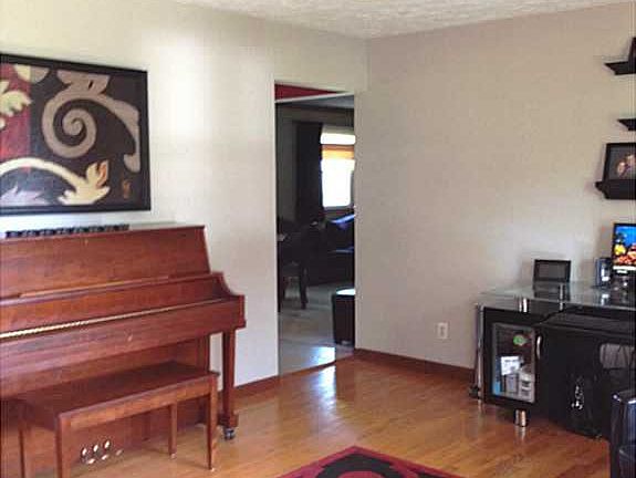 2nd image of 205 Plainview Dr
