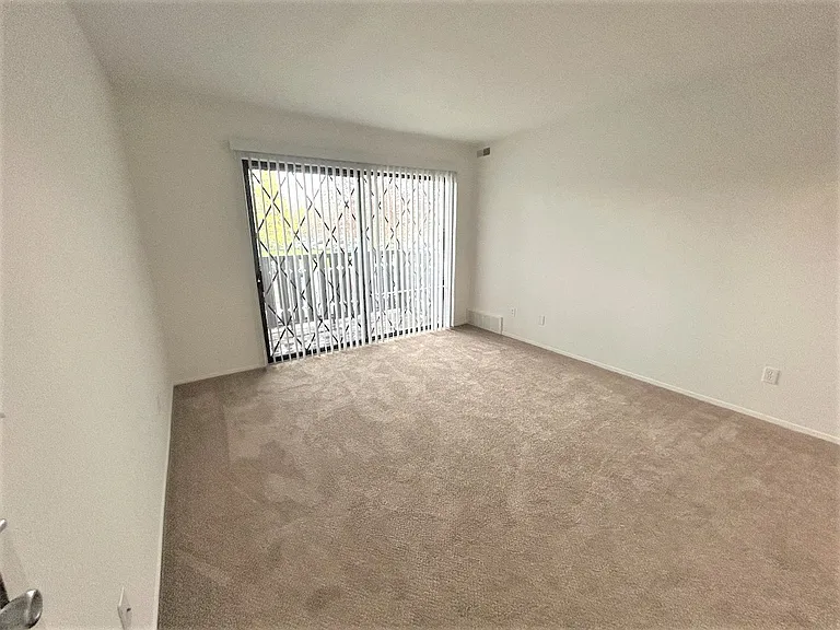 Charter Oaks Apartments — Photo 95