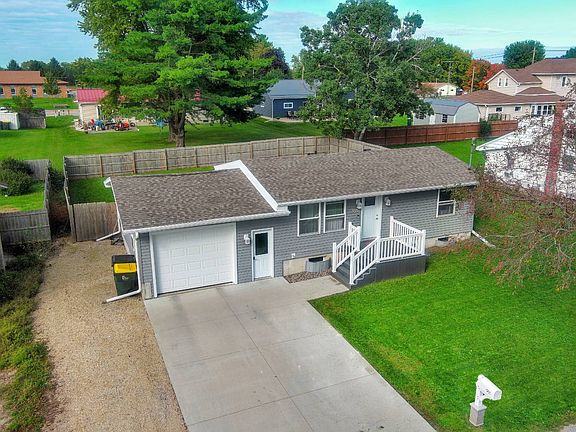 2nd image of 905 2nd St SW