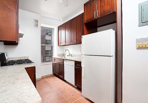2nd image of 215 W 116th St APT 3F