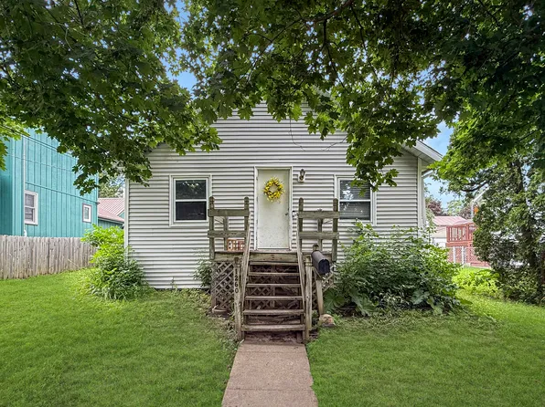 1260 W Palmer St, Freeport, IL 61032