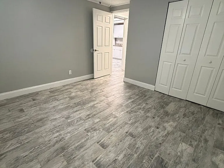 Strawberry Place Apartments — Photo 18
