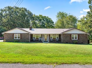 550 Lakeview Cir, Tennessee Ridge, TN 37178