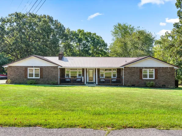 550 Lakeview Cir, Tennessee Ridge, TN 37178