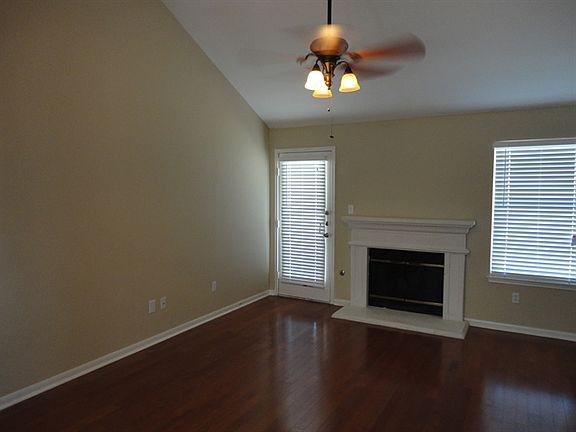 3rd image of 510 Maplecreek Dr