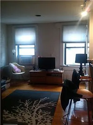 Rented by Veracity NYC LLC | media 22