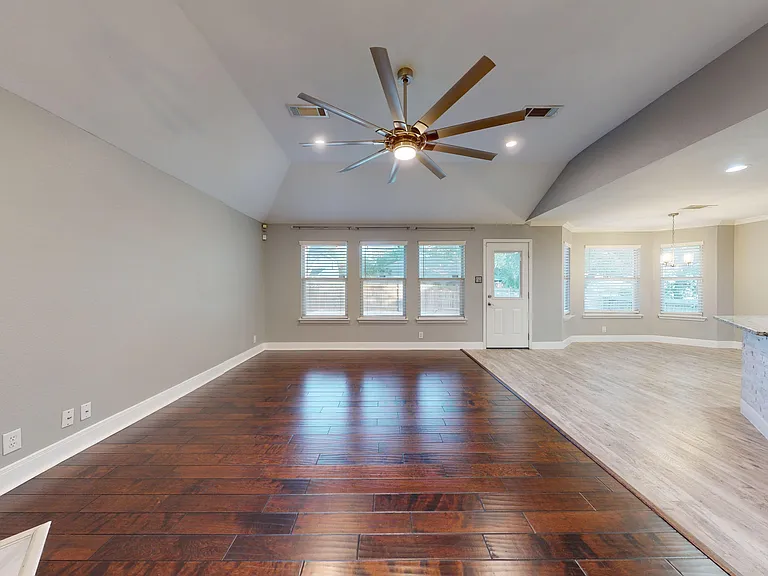 1009 Crimson Cove Dr — Photo 7