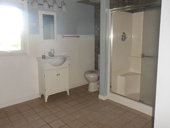 3rd image of 264 Oakwood St