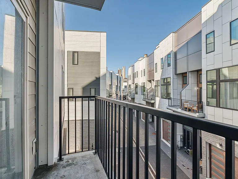 Graduate Pointe — Photo 184