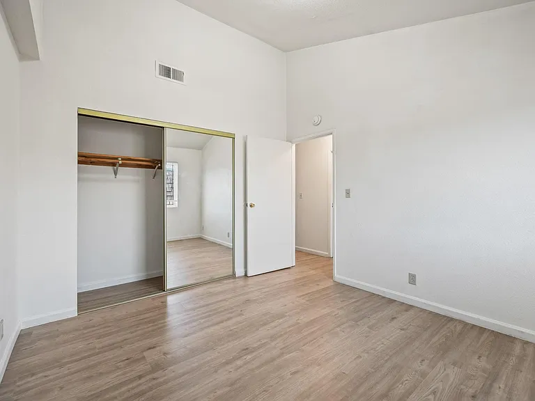 1609 B St #4 — Photo 16