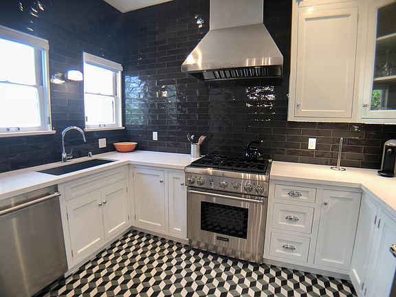 5th image of 1330 N Harper Ave #5A