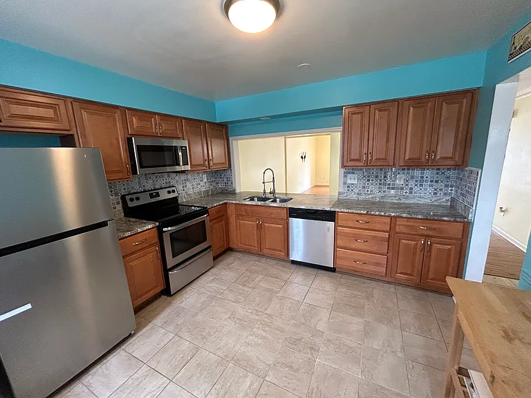 717 Westminster Ln — Photo 27