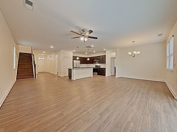 3rd image of 452 Bluewater Cir
