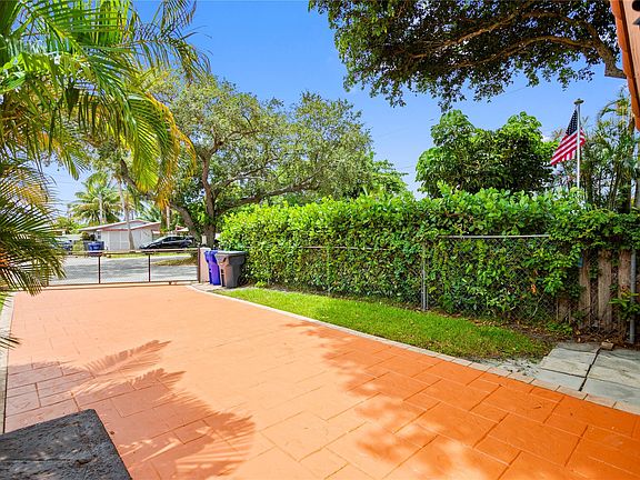 3rd image of 725 S 29 Court