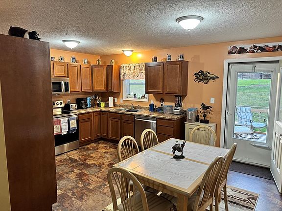 5th image of 704 Climer Ln