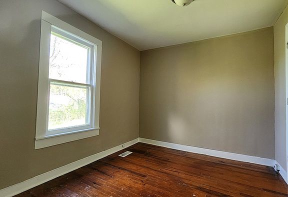4th image of 301 Orleans St