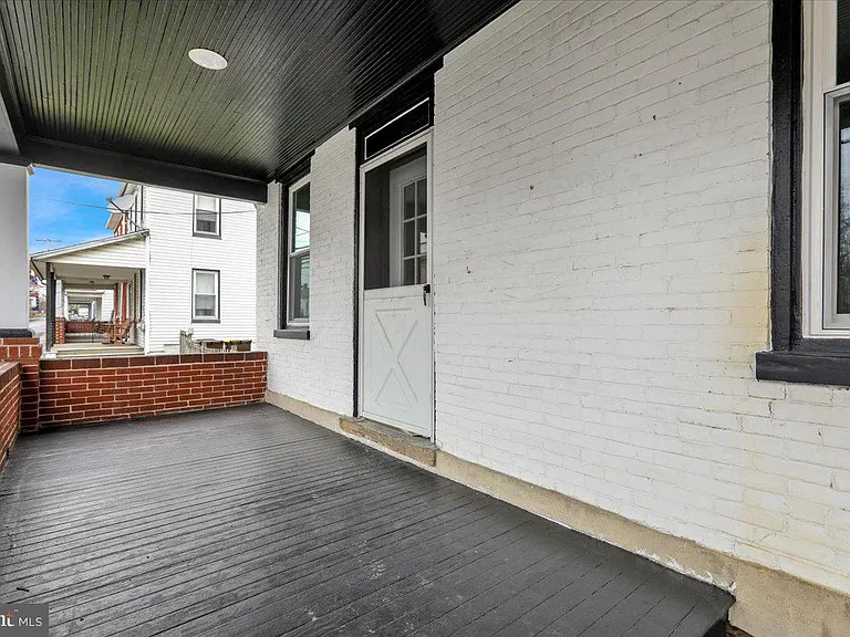 2102 Main St — Photo 3