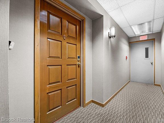 5th image of 969 Greenview Ct APT 42