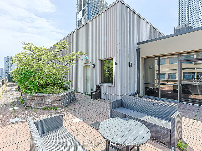 555 Yonge St #804 — Photo 24