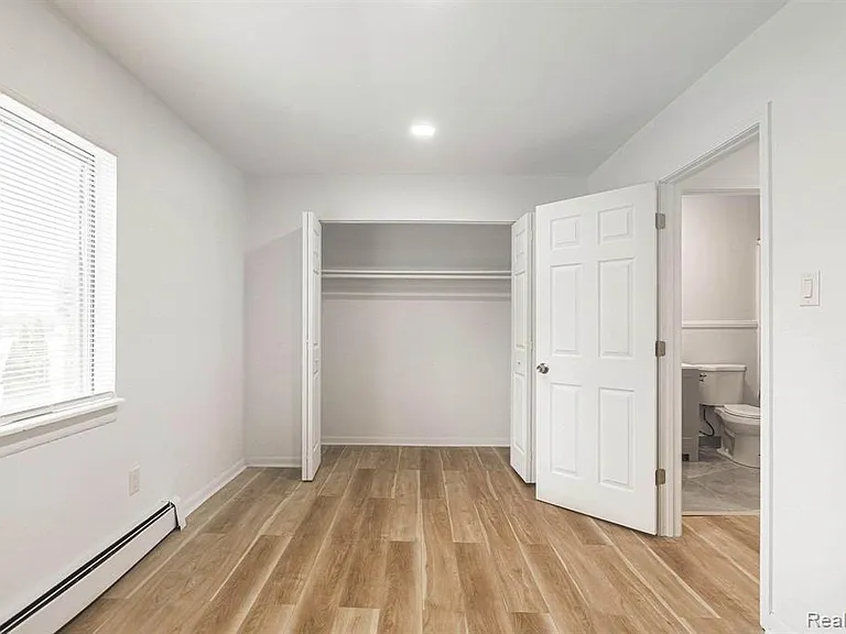 2475 S Commerce Rd #5 — Photo 37