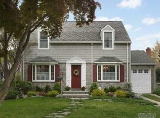 95 Claydon Rd, Garden City, NY 11530