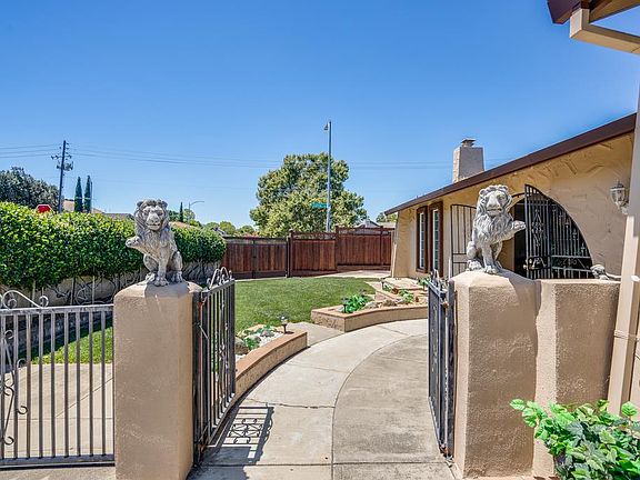 4th image of 337 Los Pinos Way