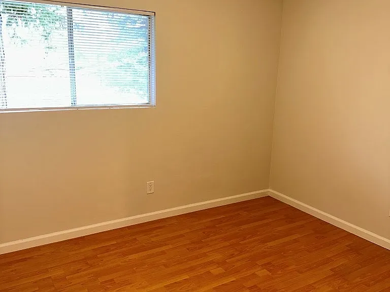 900 Alvarez Ave #8 — Photo 22