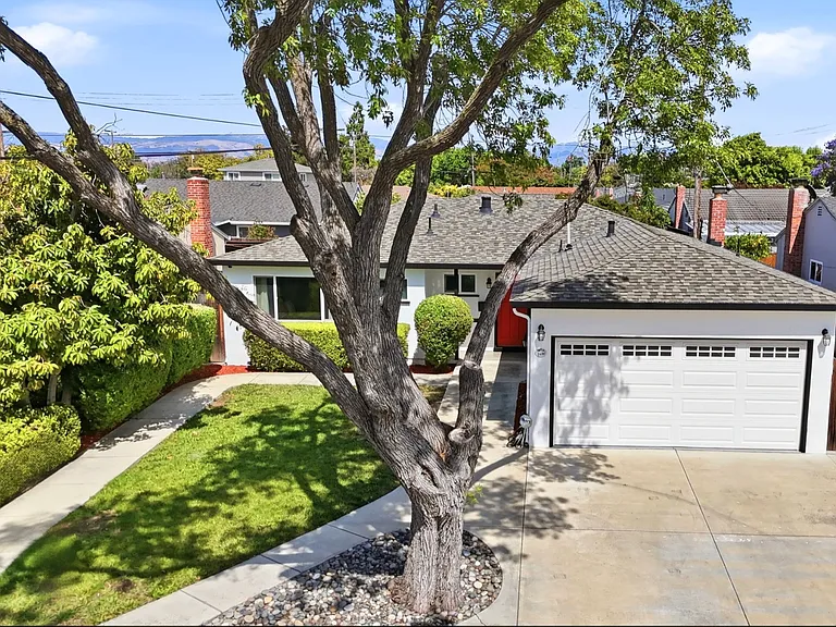 3490 Flora Vista Ave — Photo 1