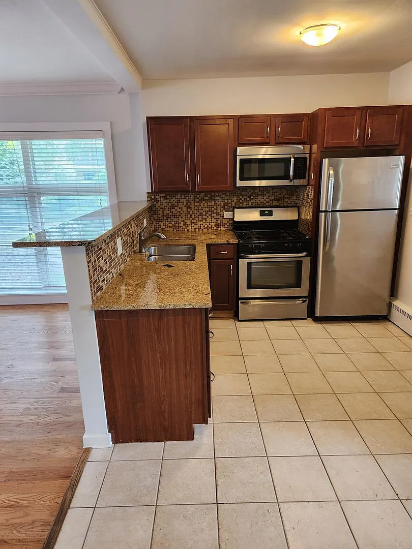 402 Franklin Ave. — Photo 3