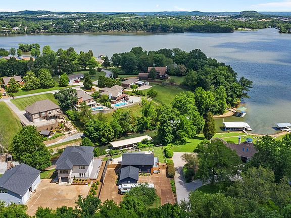 5th image of 527 Lakeview Cir