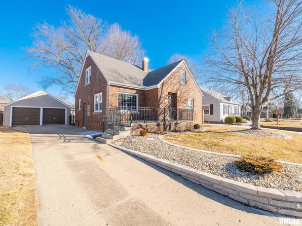 738 N Saint Anthony Pl, West Peoria, IL 61604