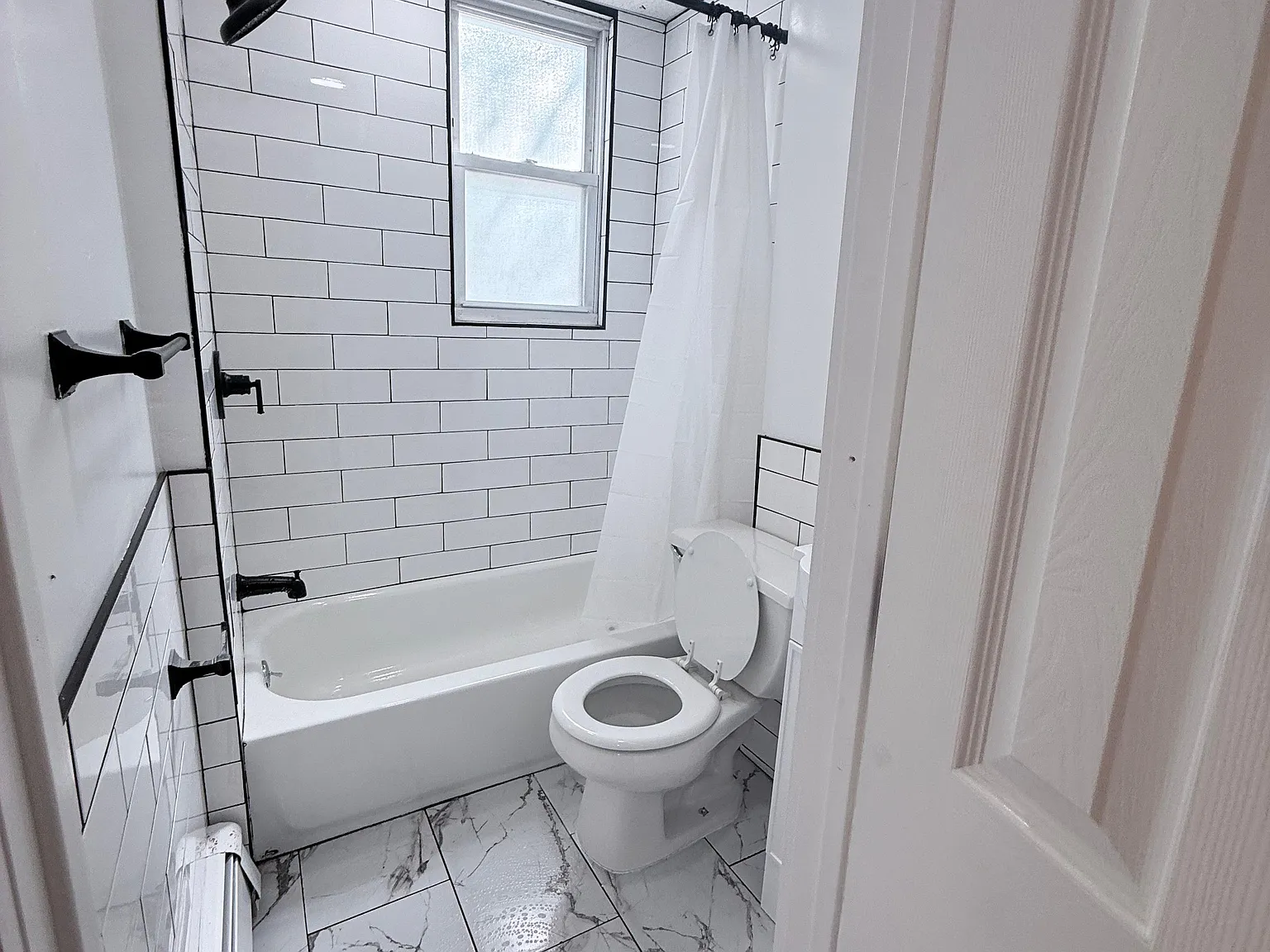 2 bed, $1,895 — Photo 2