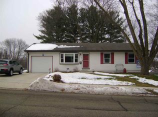 2162 Saint John Dr, Dubuque, IA 52002